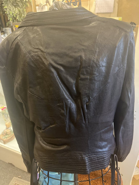 Fitted leather jacket