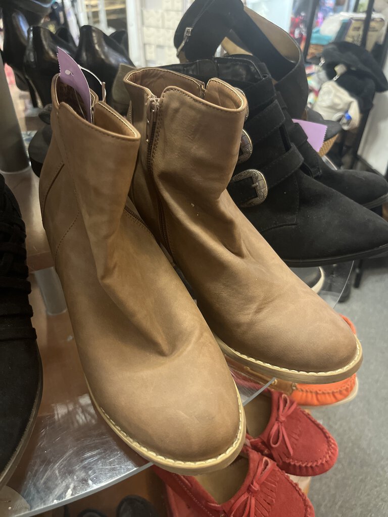 Western ankle boot